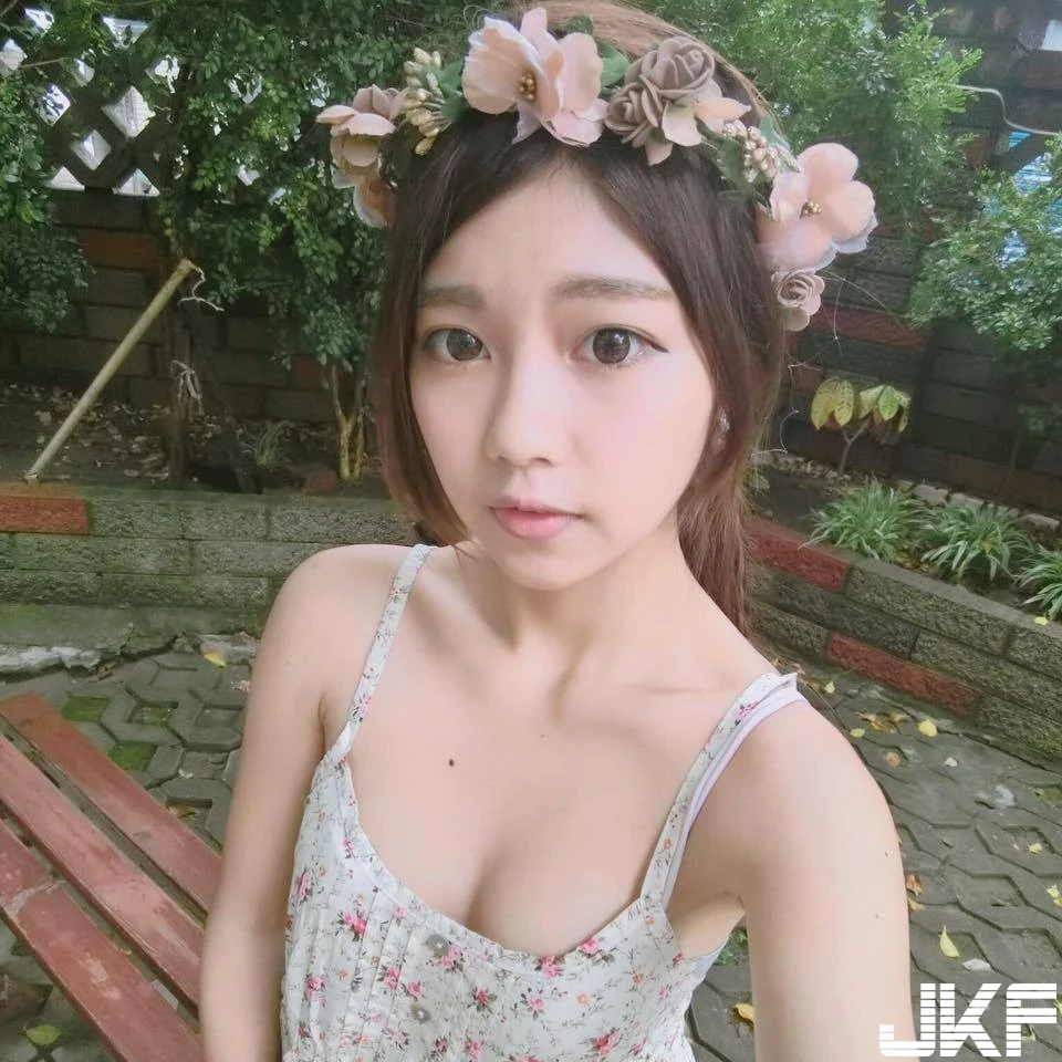 4894557.webp