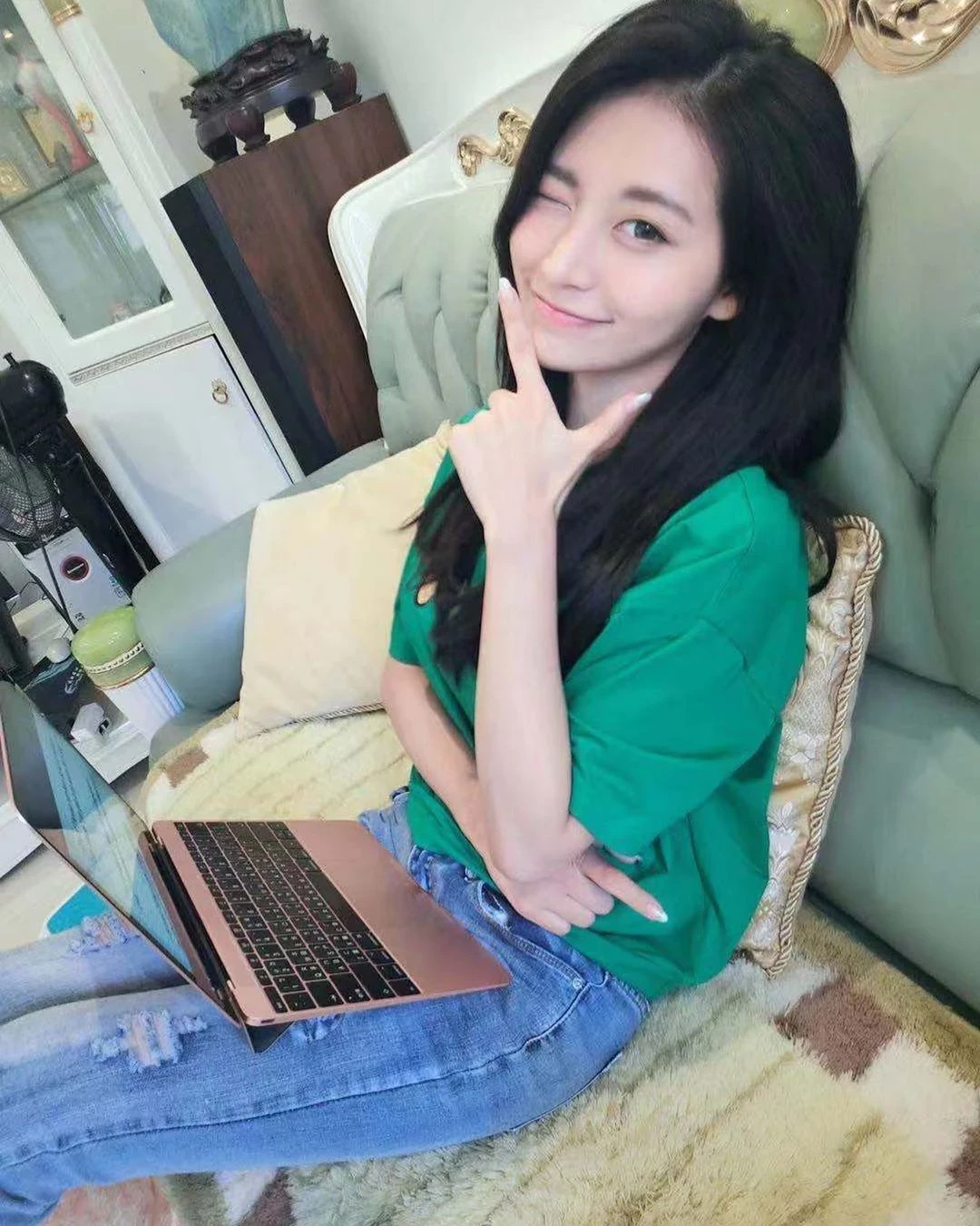 4144250.webp