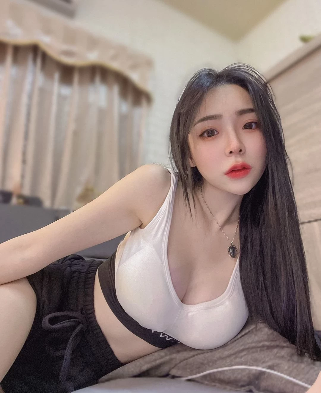 24117351.webp