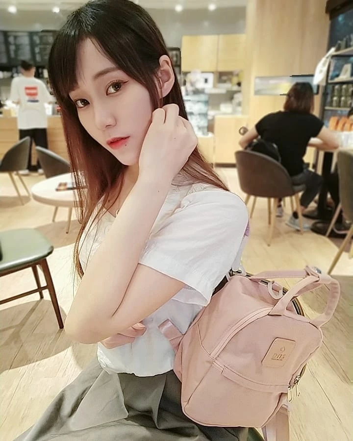 1702065.webp