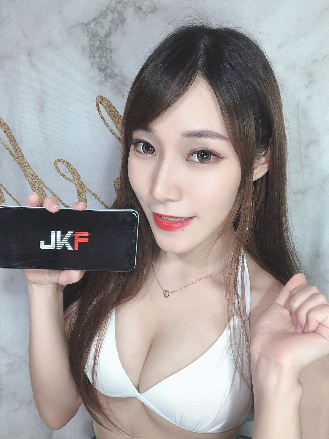 1702068.webp