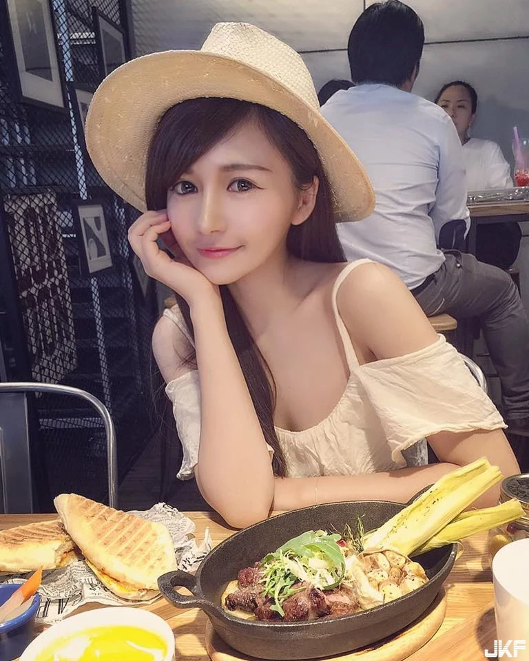 16865990.webp